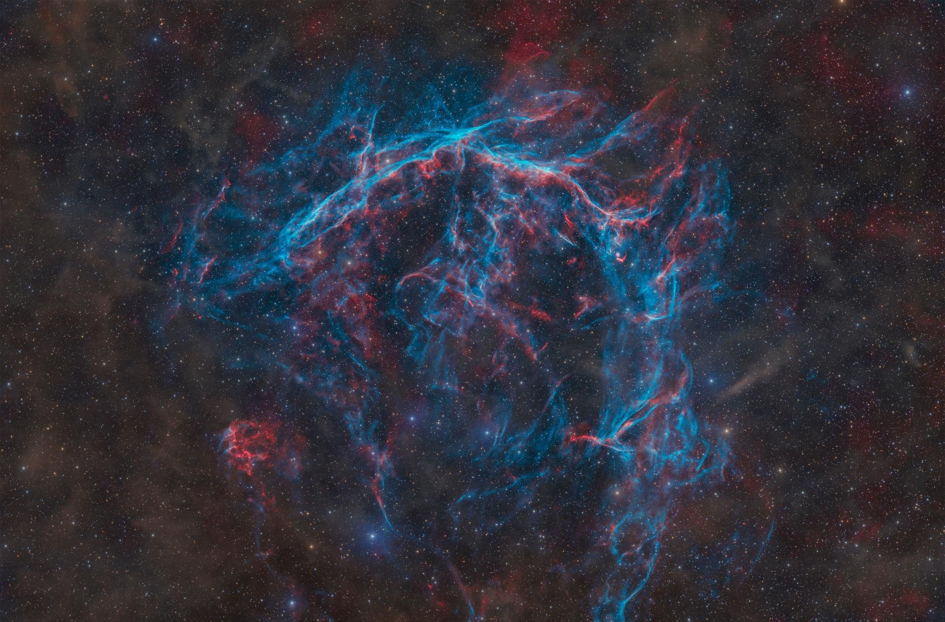 Солнце во время затмения и удивительная комета: 12 снимков с фотоконкурса Astrophotography Prize 2024