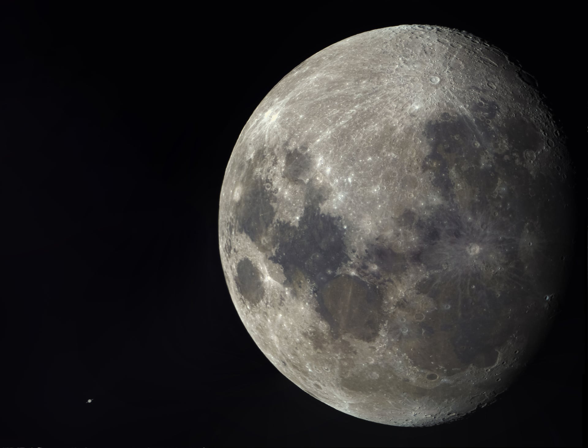 Солнечная бездна и огромная комета: 20 лучших фото с Astronomy Photographer of the Year 2025