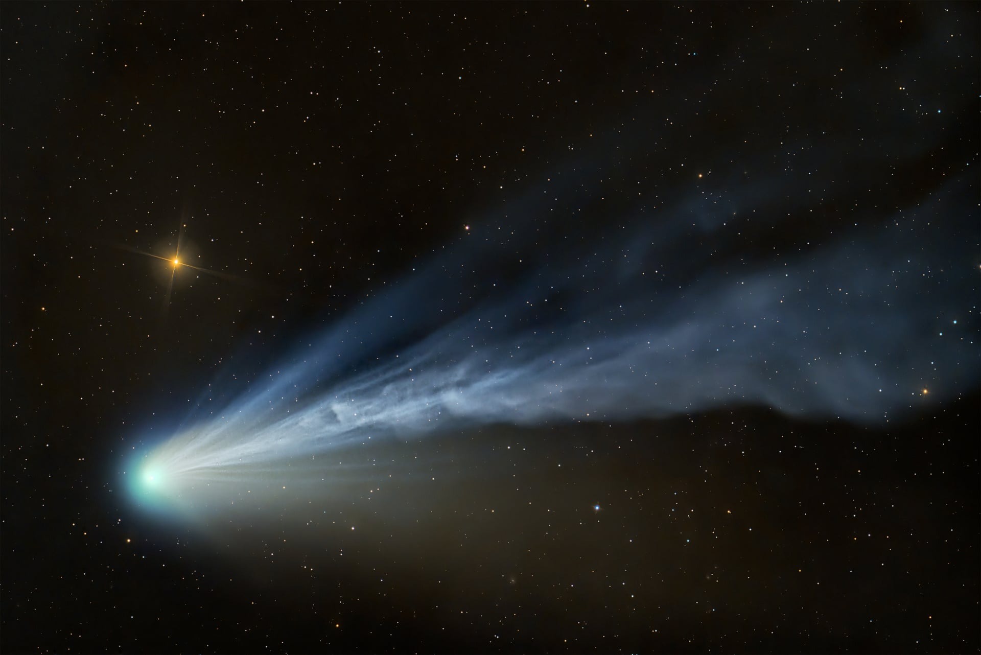 Солнечная бездна и огромная комета: 20 лучших фото с Astronomy Photographer of the Year 2025