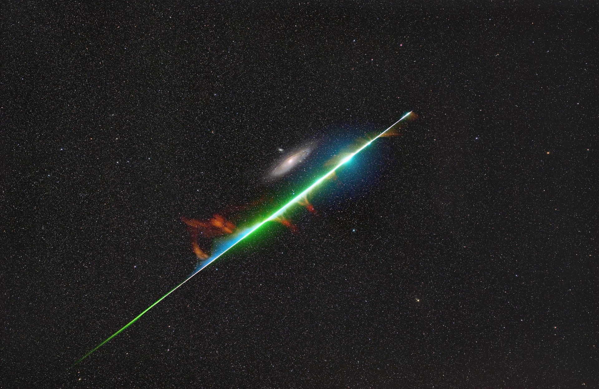 Солнечная бездна и огромная комета: 20 лучших фото с Astronomy Photographer of the Year 2025