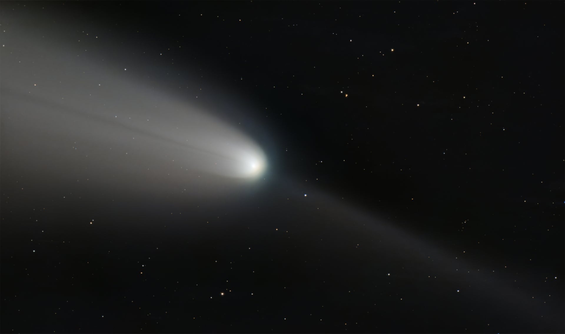 Солнечная бездна и огромная комета: 20 лучших фото с Astronomy Photographer of the Year 2025
