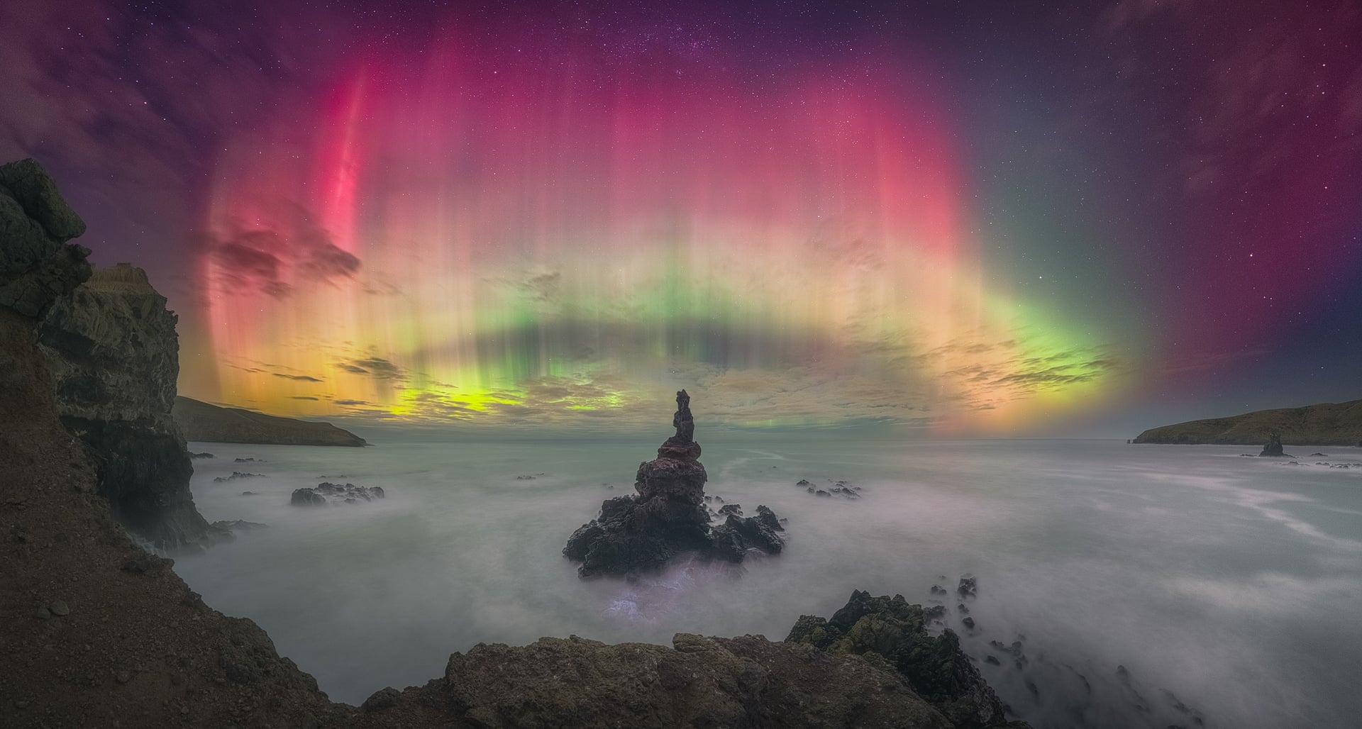 Солнечная бездна и огромная комета: 20 лучших фото с Astronomy Photographer of the Year 2025