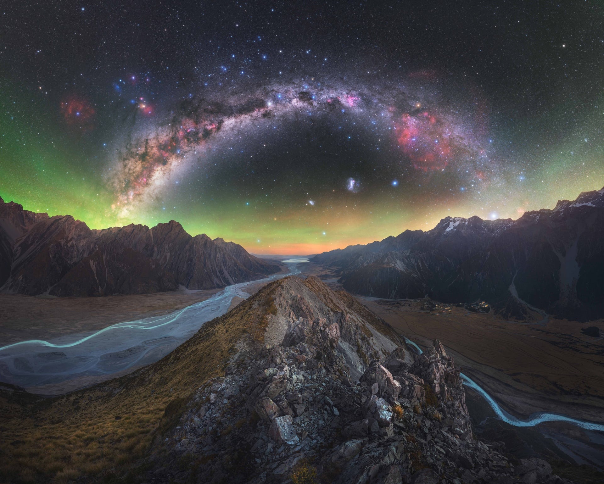 Солнечная бездна и огромная комета: 20 лучших фото с Astronomy Photographer of the Year 2025