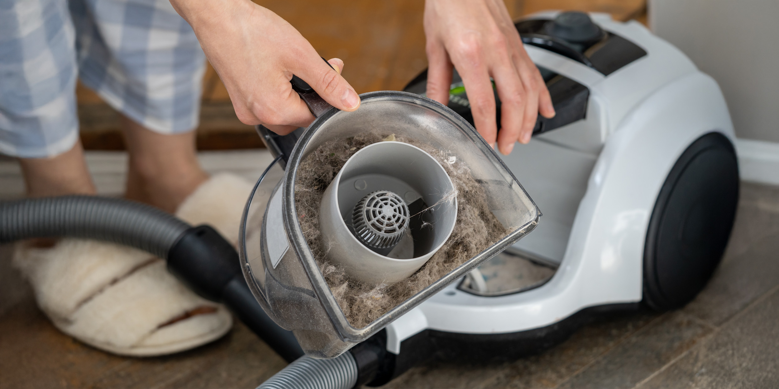 Pravda li kontejner pylesosa nado chistit' srazu posle uborki