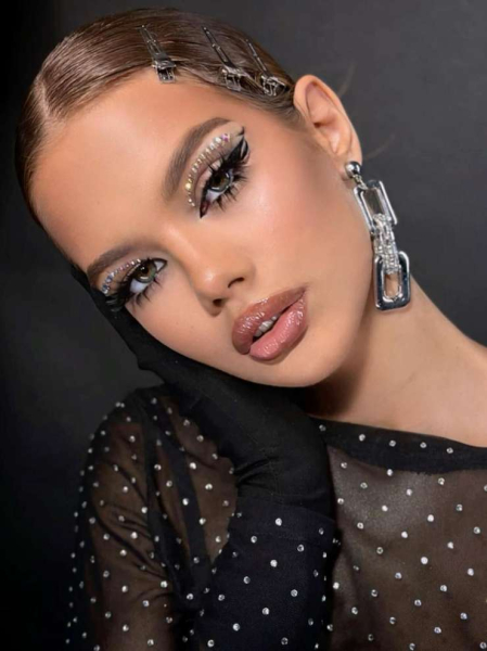 Новогодний макияж 2026: сияйте ярче праздничных огней Новогодний макияж 2026: сияйте ярче праздничных огней