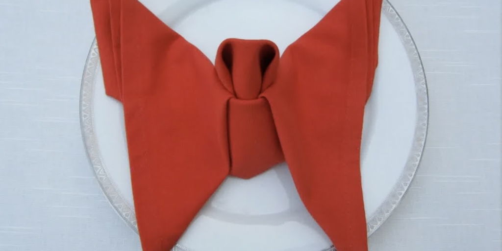 Как красиво сложить салфетки на праздничный стол Как красиво сложить салфетки на праздничный стол