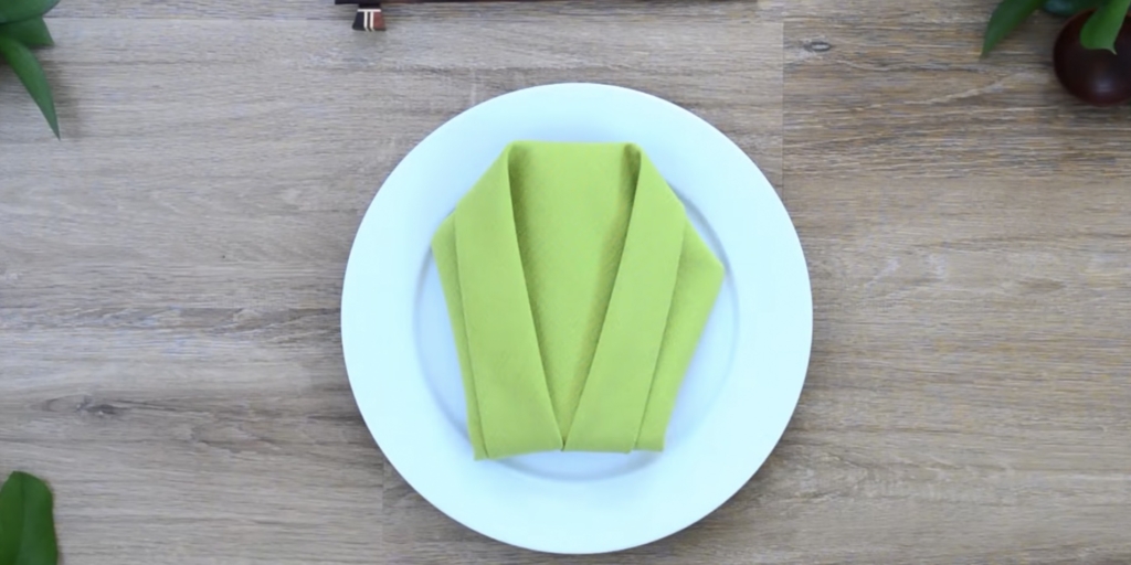 Как красиво сложить салфетки на праздничный стол Как красиво сложить салфетки на праздничный стол