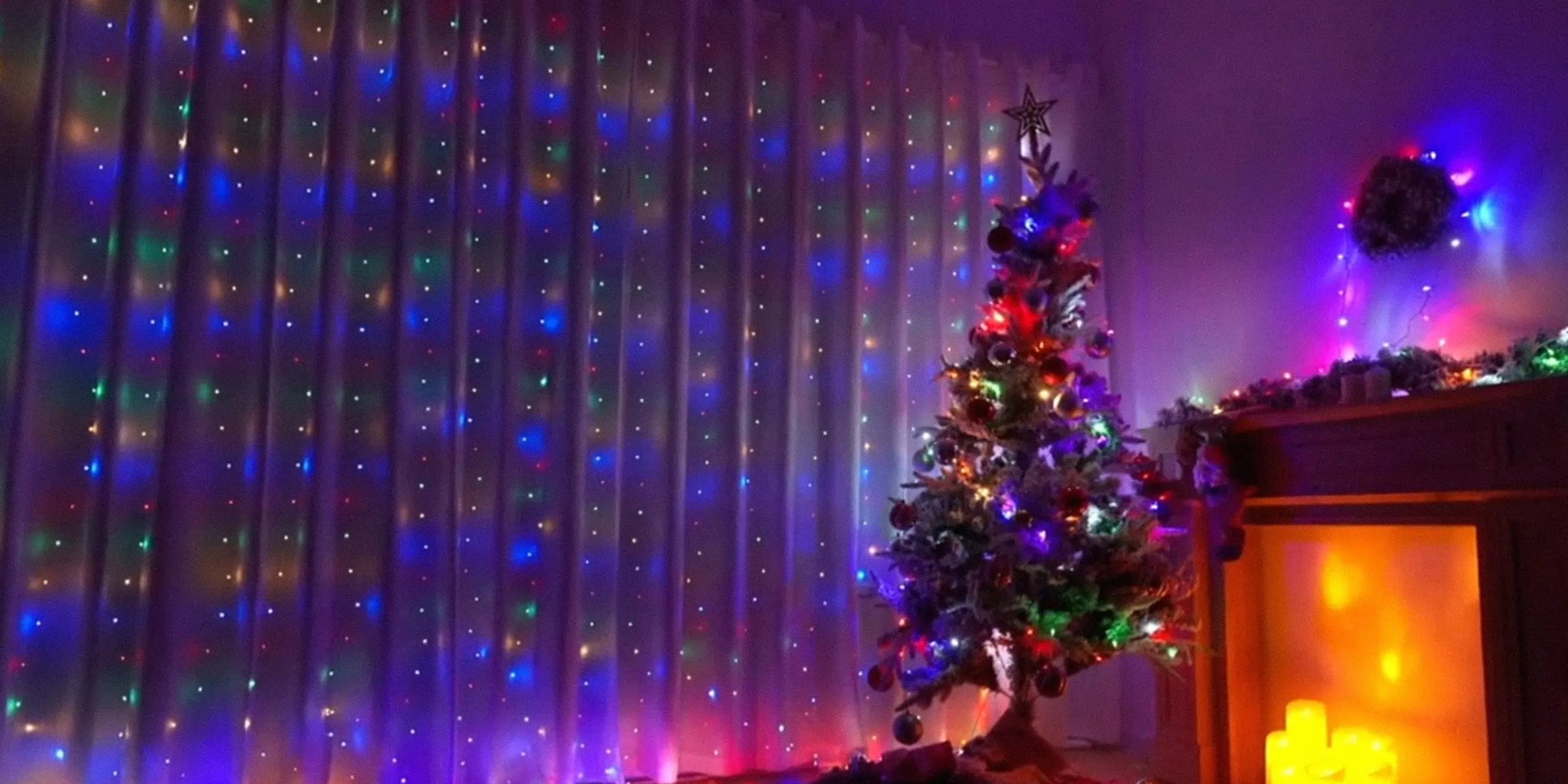 Светящийся занавес из гирлянды с разноцветными лампочками