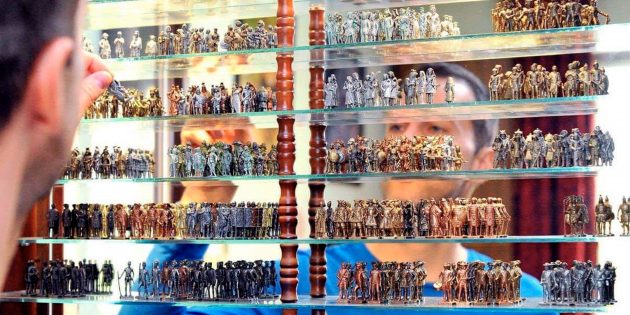 Бензопилы, карты Таро и наклейки от бананов: что коллекционируют читатели Лайфхакера Бензопилы, карты Таро и наклейки от бананов: что коллекционируют читатели Лайфхакера