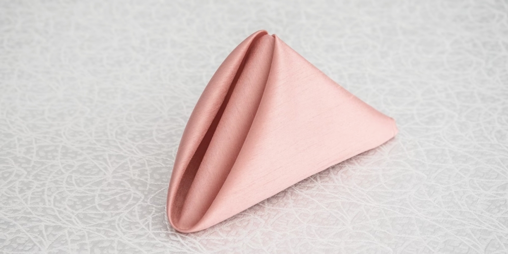 Как красиво сложить салфетки на праздничный стол Как красиво сложить салфетки на праздничный стол